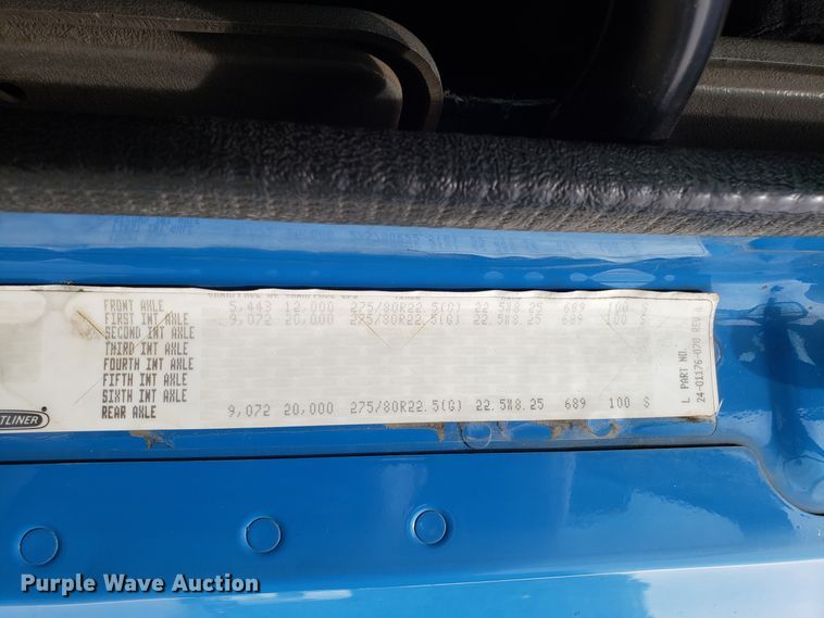 image for item ET9759 2004 Freightliner Century Class semi truck