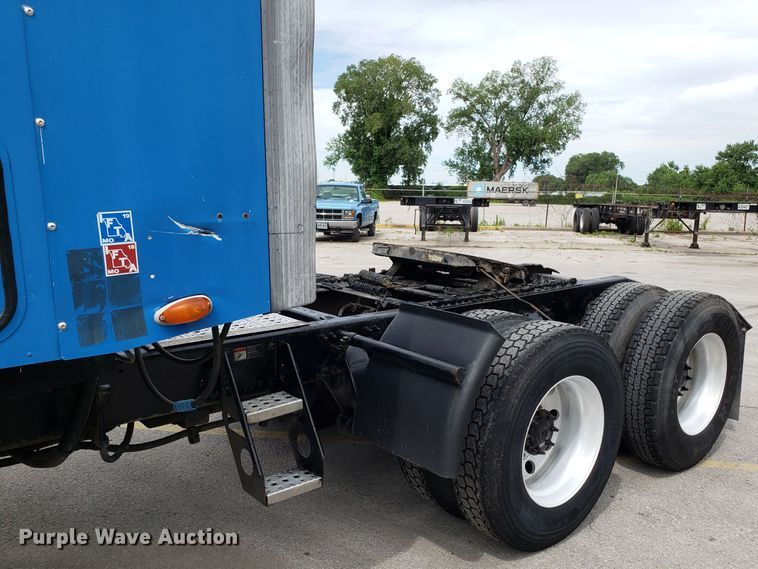 image for item ET9759 2004 Freightliner Century Class semi truck