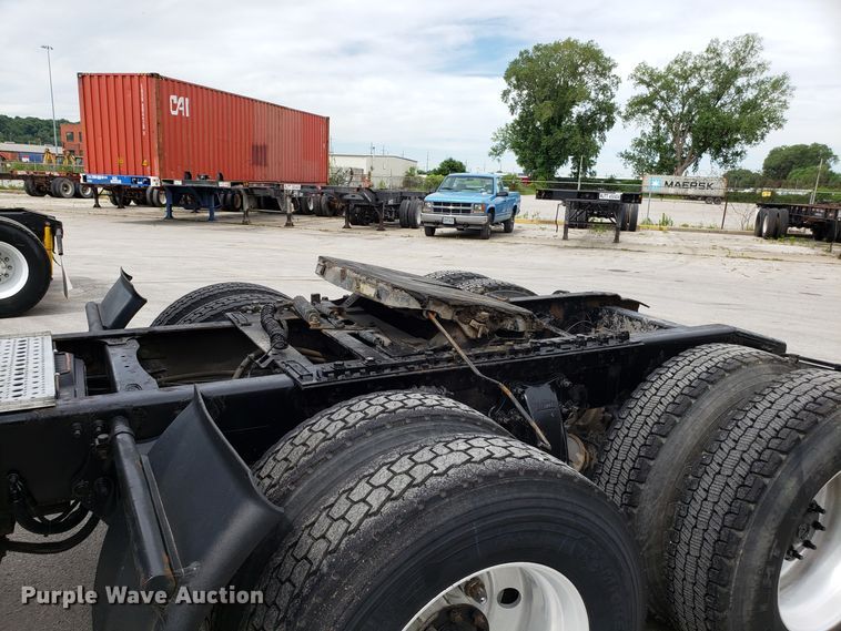 image for item ET9759 2004 Freightliner Century Class semi truck