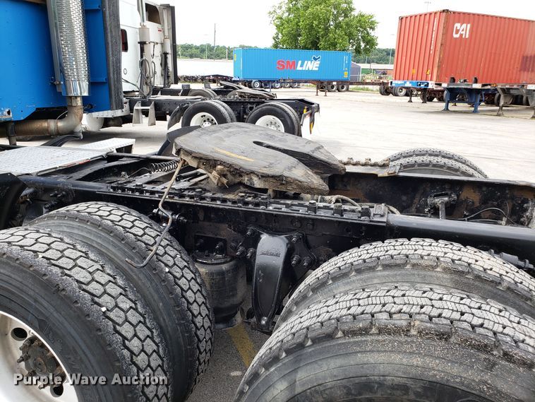 image for item ET9759 2004 Freightliner Century Class semi truck