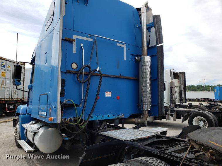 image for item ET9759 2004 Freightliner Century Class semi truck