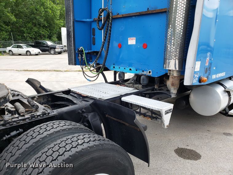 image for item ET9759 2004 Freightliner Century Class semi truck