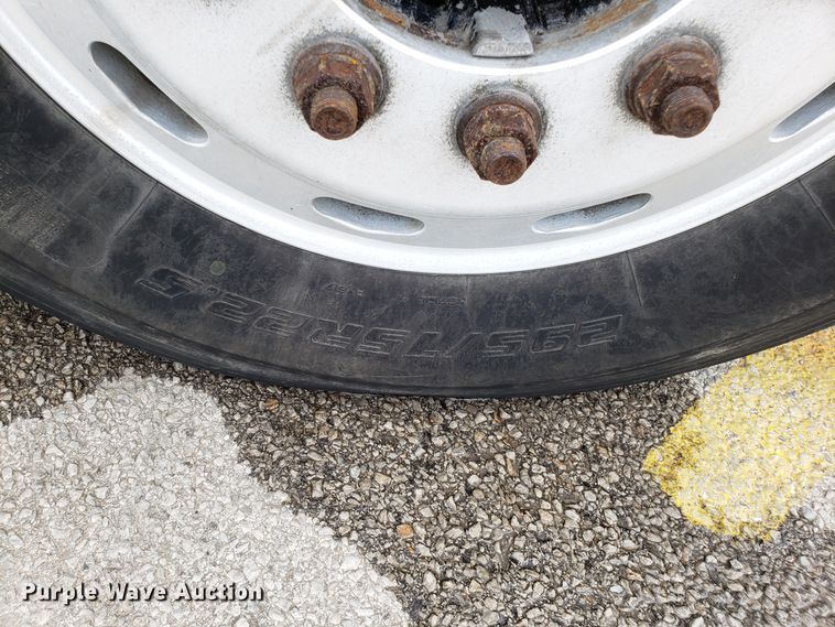 image for item ET9759 2004 Freightliner Century Class semi truck