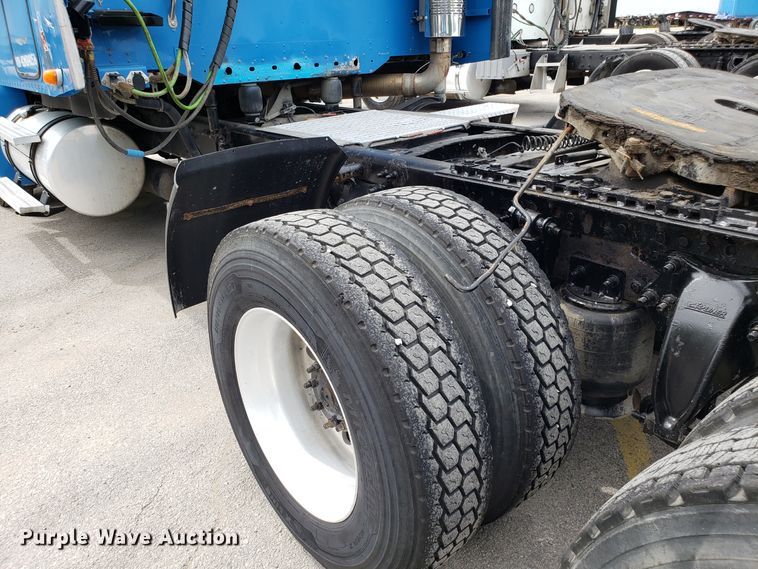 image for item ET9759 2004 Freightliner Century Class semi truck