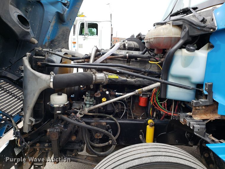 image for item ET9759 2004 Freightliner Century Class semi truck