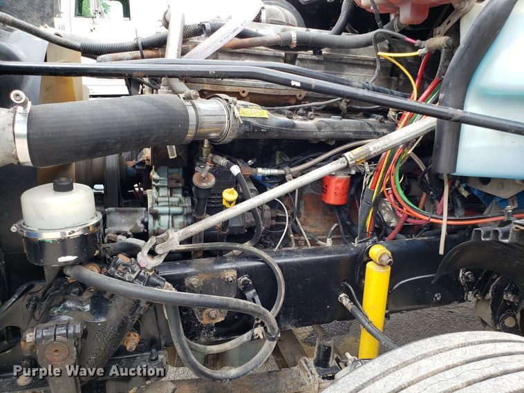 image for item ET9759 2004 Freightliner Century Class semi truck