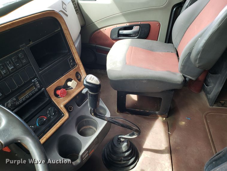 image for item ET9761 2010 International ProStar semi truck