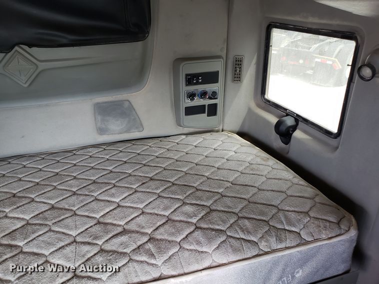 image for item ET9761 2010 International ProStar semi truck