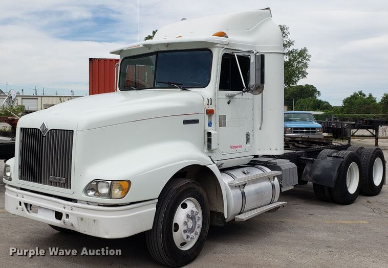 image for item ET9763 1998 International 9400 semi truck