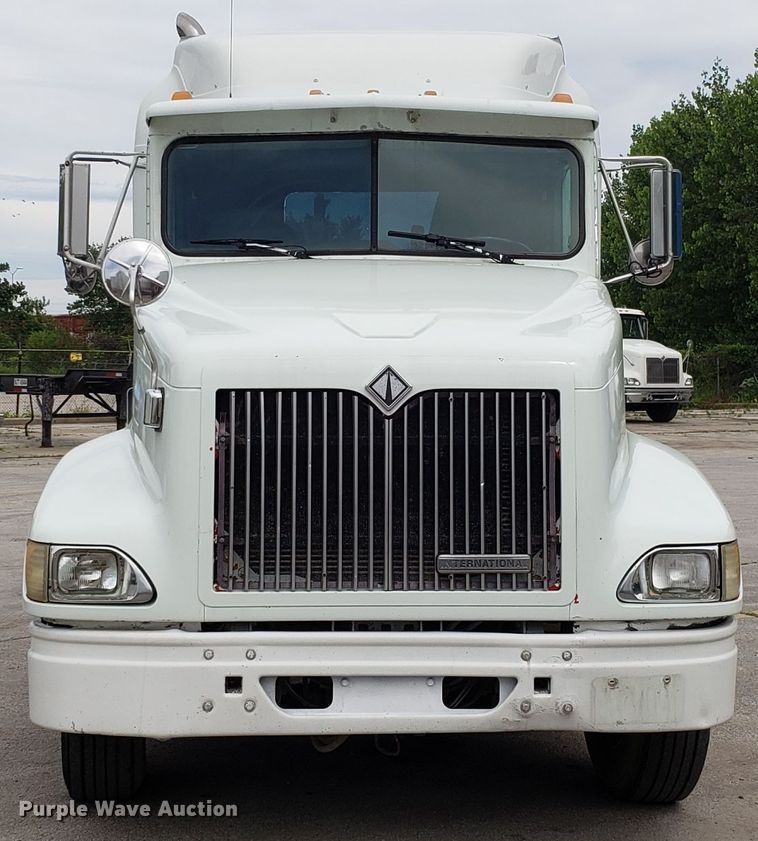 image for item ET9763 1998 International 9400 semi truck