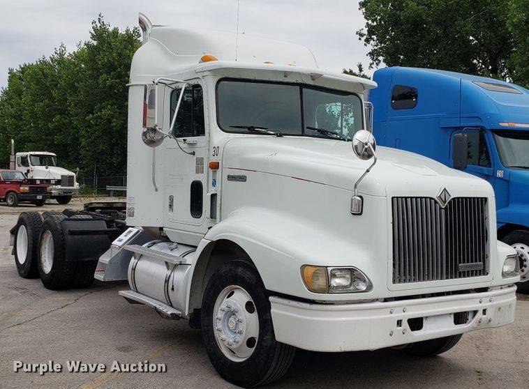 image for item ET9763 1998 International 9400 semi truck