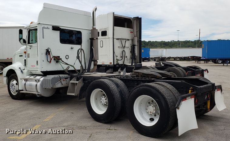 image for item ET9763 1998 International 9400 semi truck