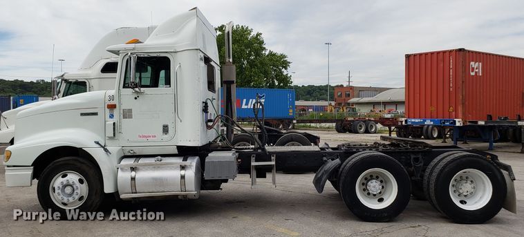 image for item ET9763 1998 International 9400 semi truck
