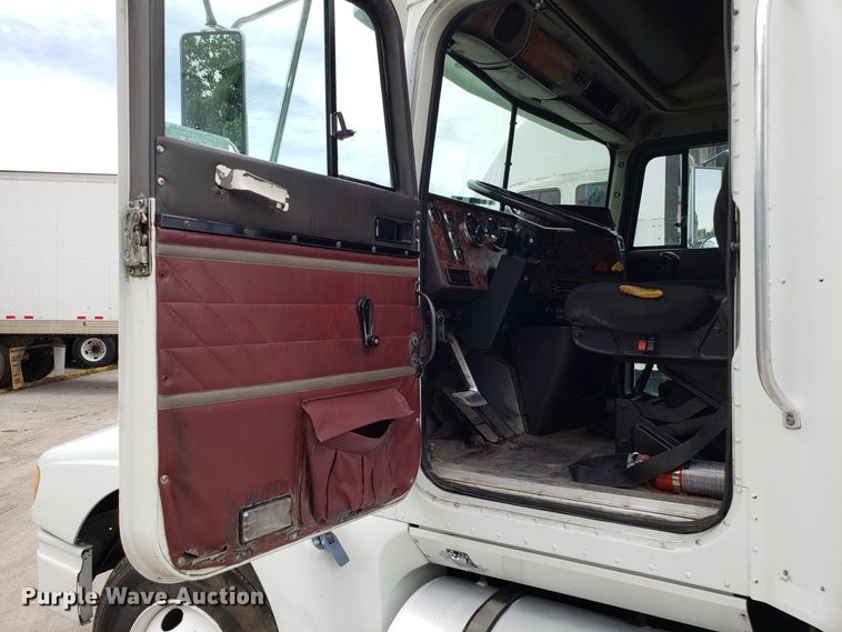 image for item ET9763 1998 International 9400 semi truck