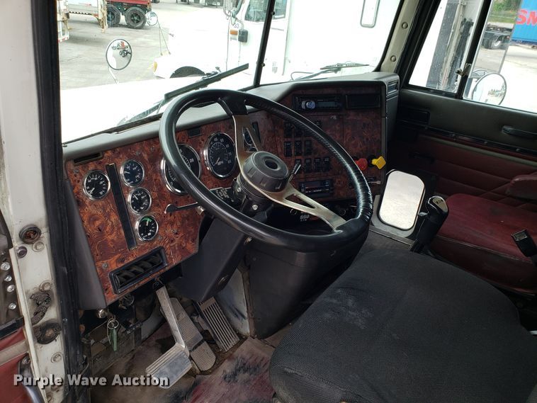 image for item ET9763 1998 International 9400 semi truck