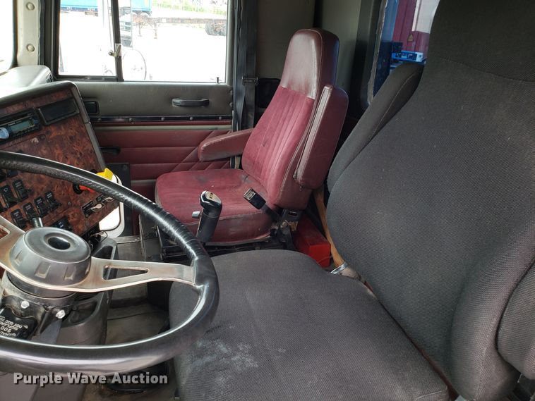 image for item ET9763 1998 International 9400 semi truck