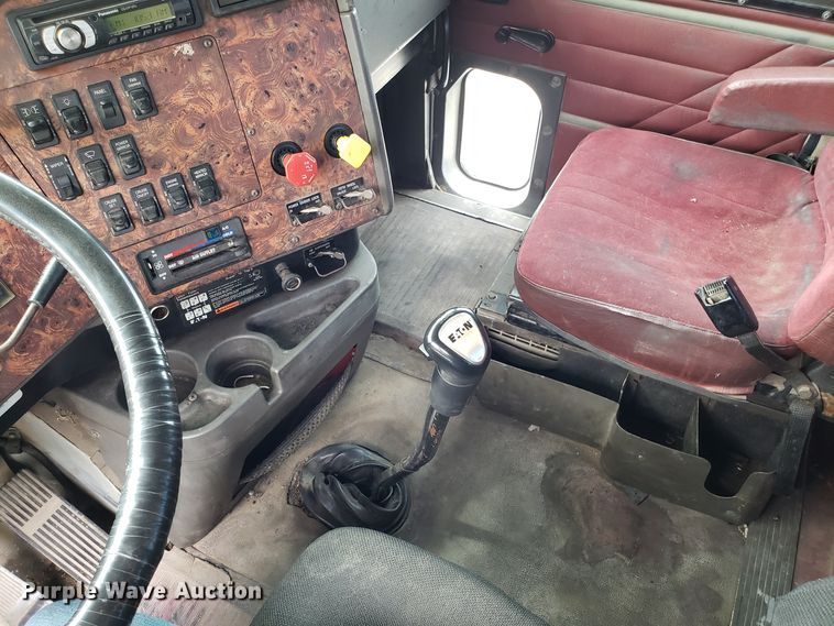 image for item ET9763 1998 International 9400 semi truck