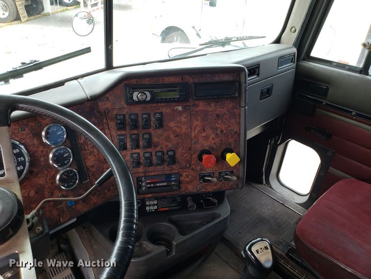 image for item ET9763 1998 International 9400 semi truck