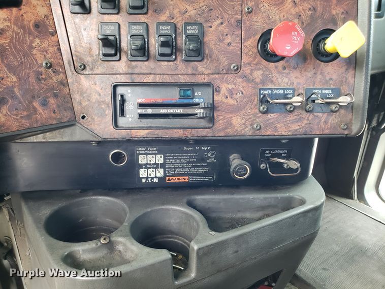 image for item ET9763 1998 International 9400 semi truck