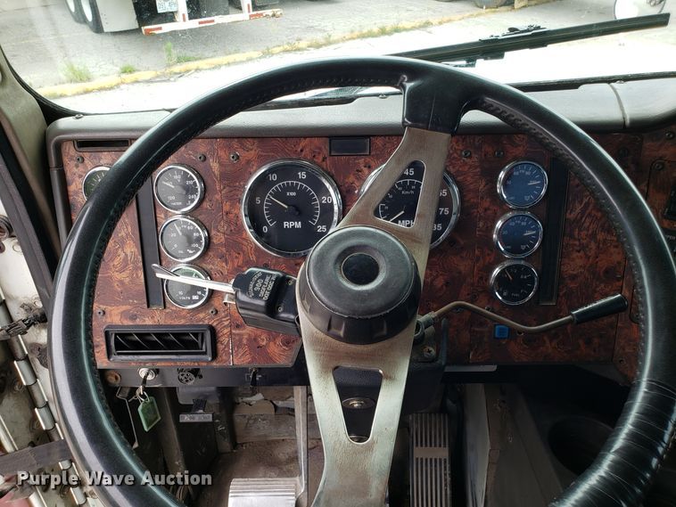 image for item ET9763 1998 International 9400 semi truck