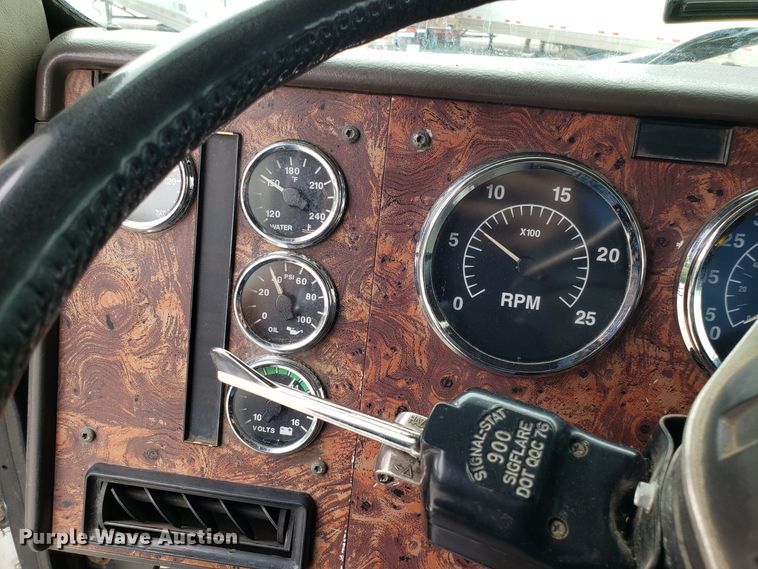 image for item ET9763 1998 International 9400 semi truck