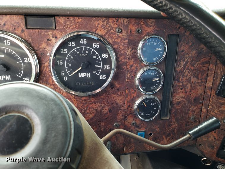 image for item ET9763 1998 International 9400 semi truck