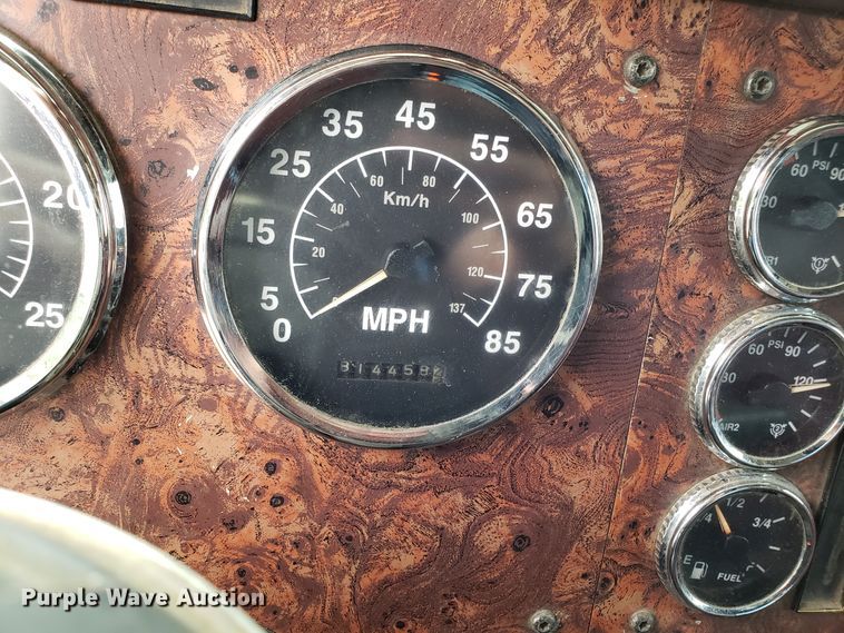 image for item ET9763 1998 International 9400 semi truck