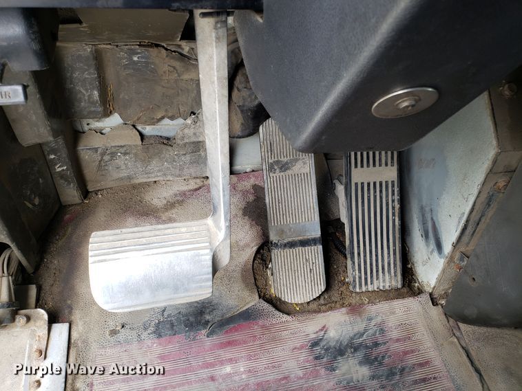 image for item ET9763 1998 International 9400 semi truck