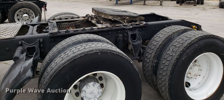 image for item ET9763 1998 International 9400 semi truck