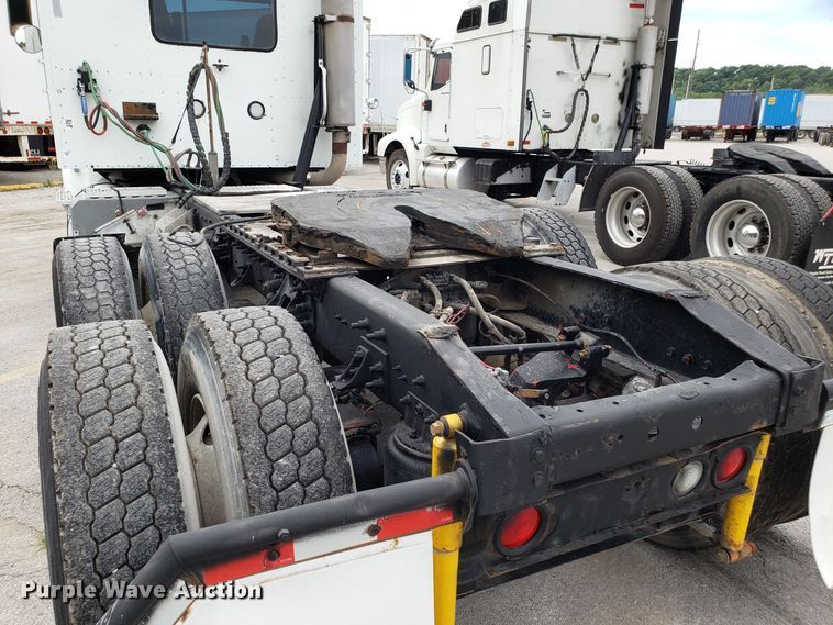 image for item ET9763 1998 International 9400 semi truck