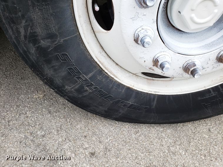 image for item ET9763 1998 International 9400 semi truck