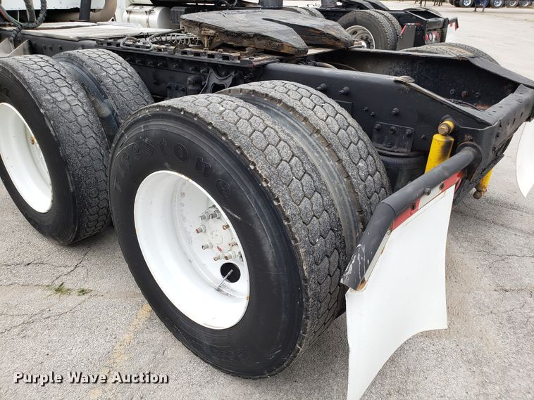 image for item ET9763 1998 International 9400 semi truck