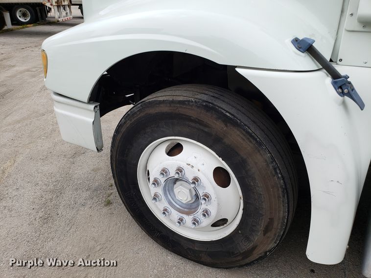 image for item ET9763 1998 International 9400 semi truck