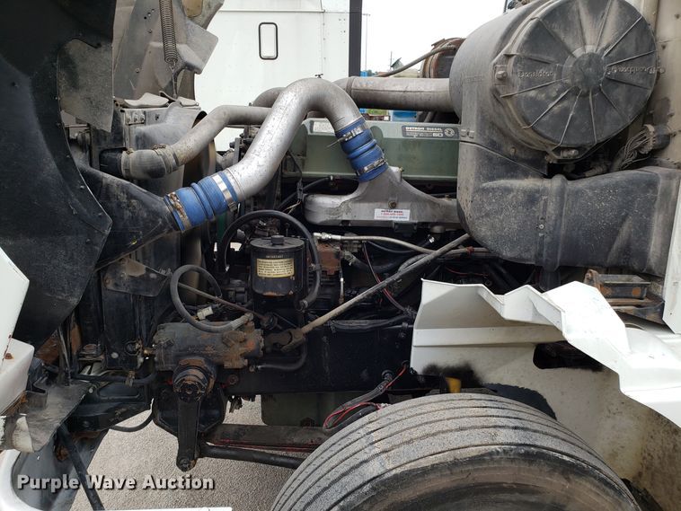 image for item ET9763 1998 International 9400 semi truck