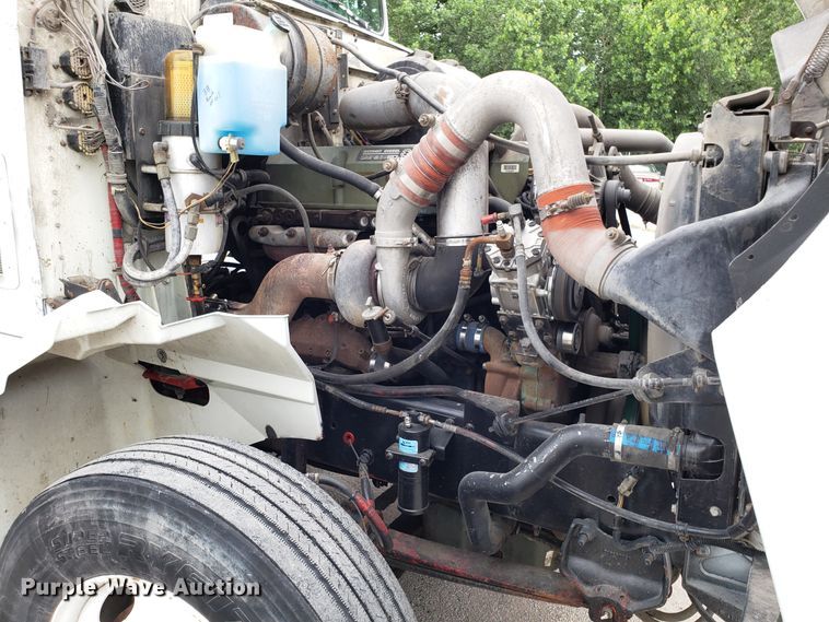 image for item ET9763 1998 International 9400 semi truck