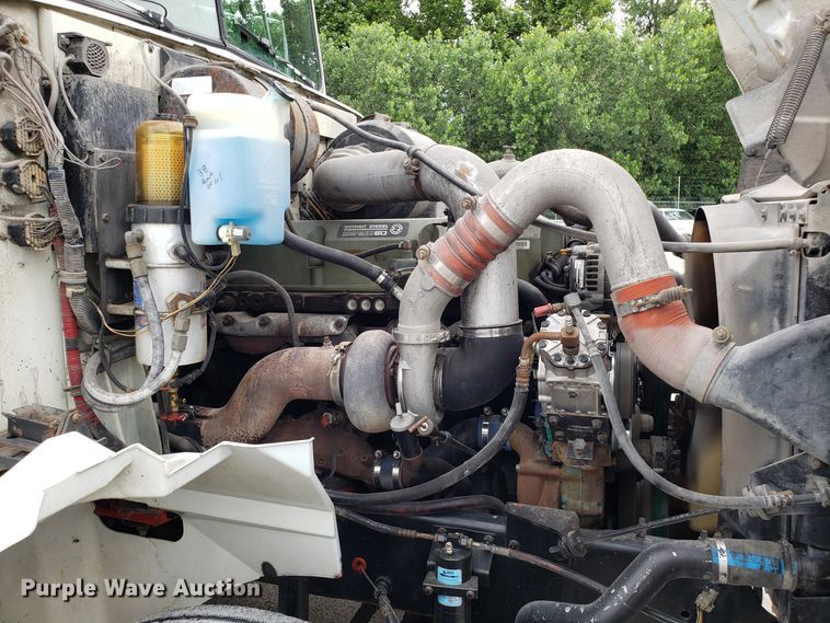 image for item ET9763 1998 International 9400 semi truck