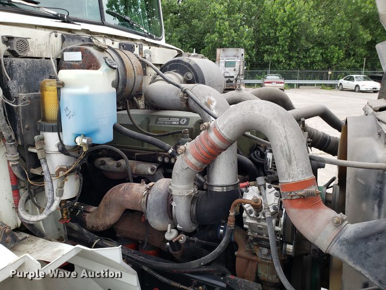 image for item ET9763 1998 International 9400 semi truck