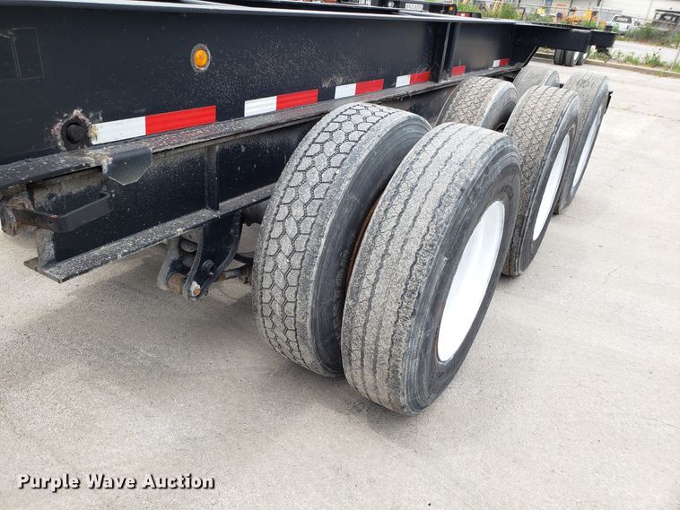 image for item ET9764 2001 Cheetah container chassis trailer