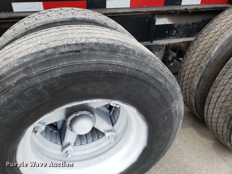 image for item ET9764 2001 Cheetah container chassis trailer