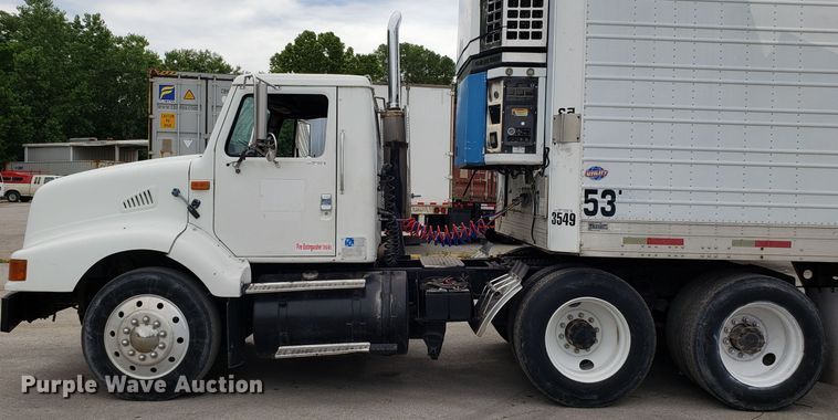 image for item ET9765 1995 International 8200 semi truck