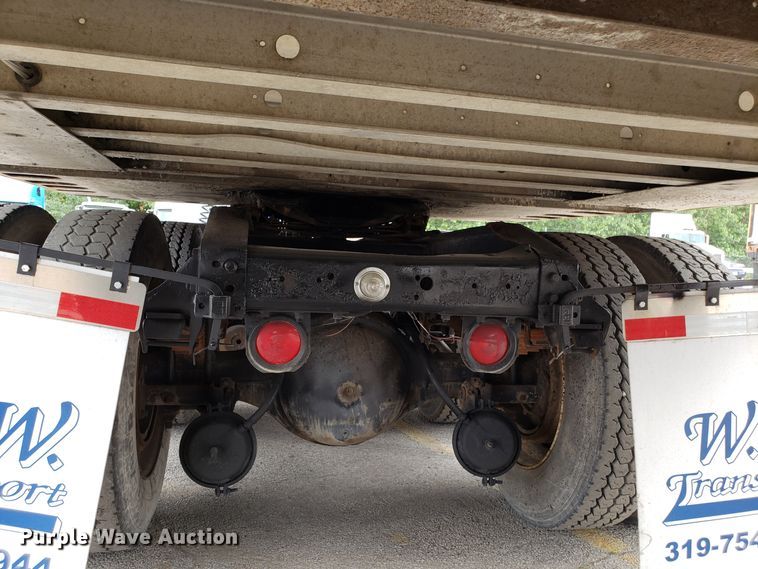 image for item ET9765 1995 International 8200 semi truck