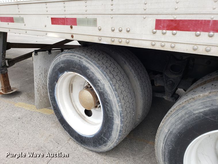 image for item ET9765 1995 International 8200 semi truck