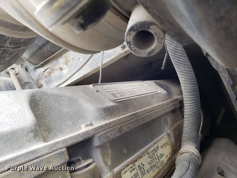 image for item ET9765 1995 International 8200 semi truck