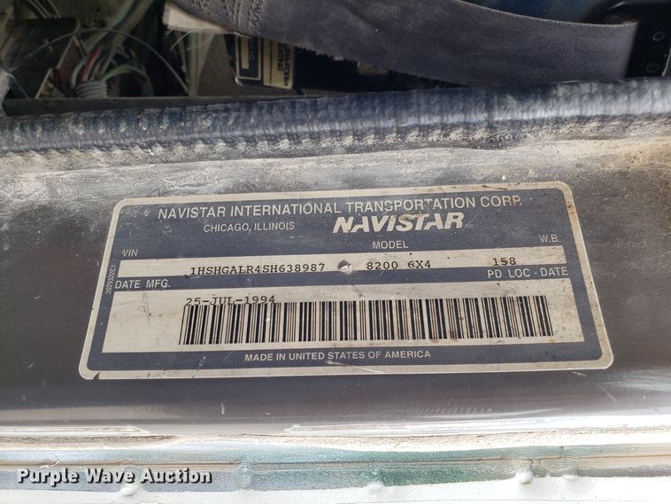 image for item ET9765 1995 International 8200 semi truck