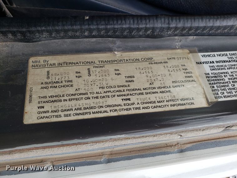 image for item ET9765 1995 International 8200 semi truck