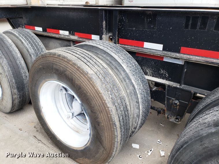 image for item ET9766 2001 Cheetah container chassis trailer