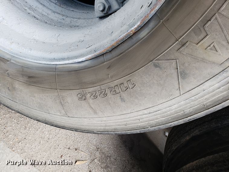 image for item ET9766 2001 Cheetah container chassis trailer