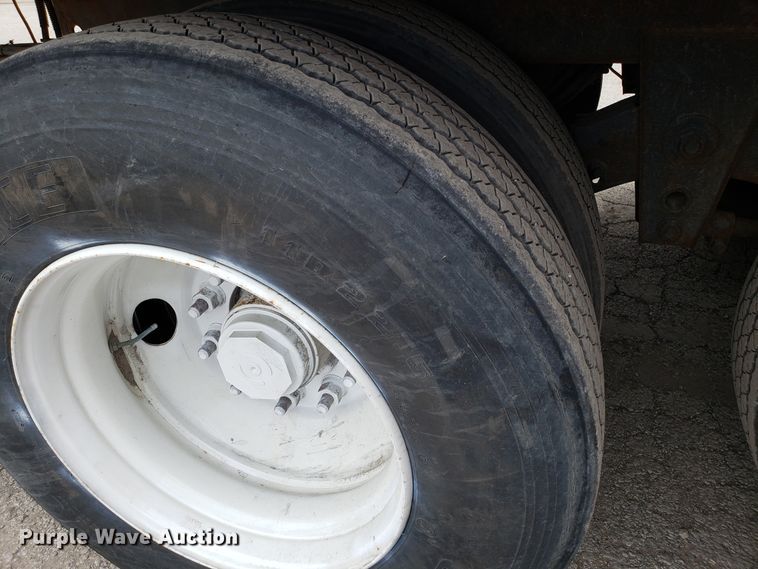 image for item ET9767 1999 Utility VS2R dry van trailer