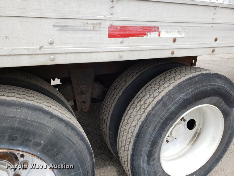 image for item ET9767 1999 Utility VS2R dry van trailer