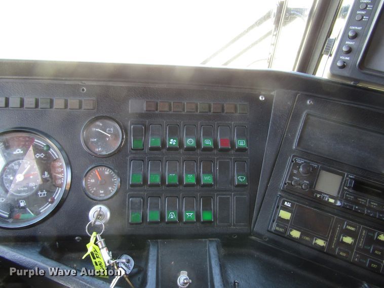 image for item DB4966 1998 Van Hool T940 coach bus